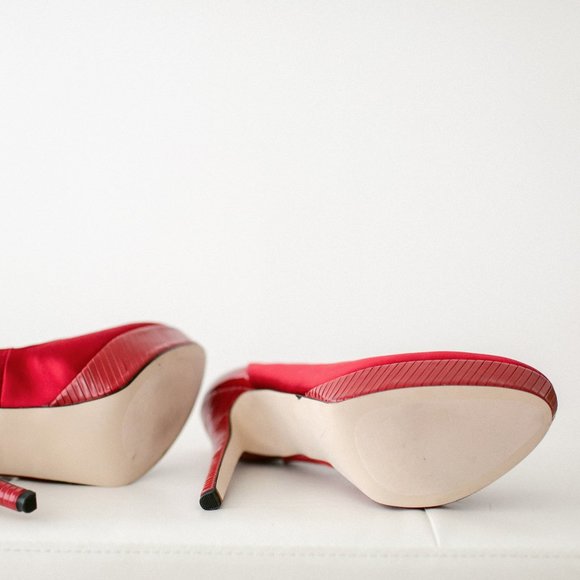 Bebe Red Satin Jeremy Platform Pumps 8.5 New in Box - Picture 5 of 13
